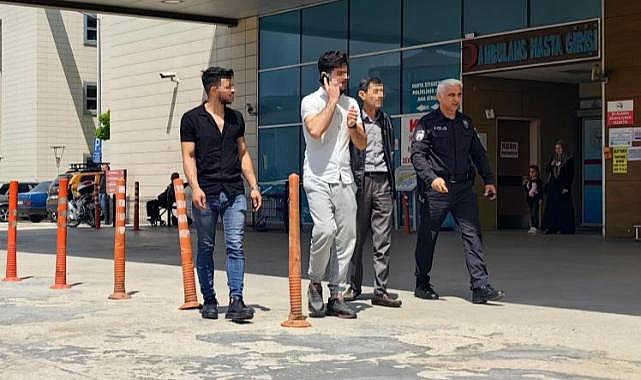 Kendilerini dolandıran adamı darp ettiler