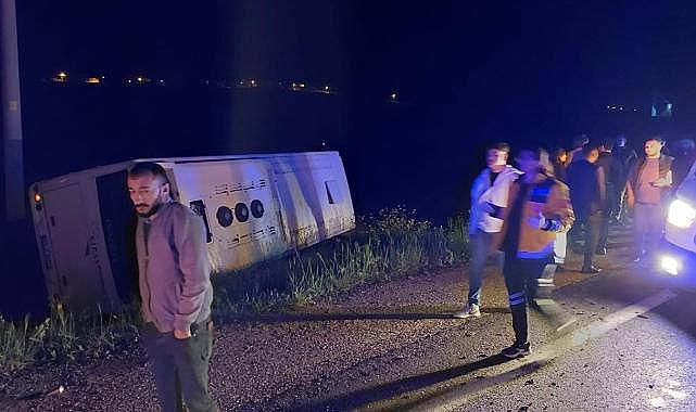 Kontrolden çıkan servis minibüsü devrildi: 9 yaralı