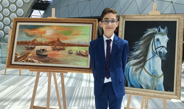 Küçük ressam şehit babası anısına sergi düzenledi