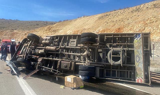Malatya'da devrilen kamyondaki 1 kişi öldü, 1 kişi yaralandı
