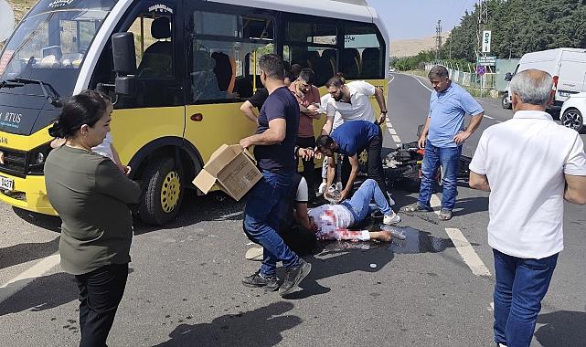 Mardin'de minibüs ile motosiklet çarpıştı: 3 yaralı