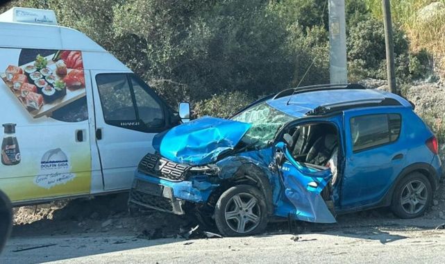 Muğla'da otomobille kamyonet çarpıştı: 1 ölü, 1 yaralı