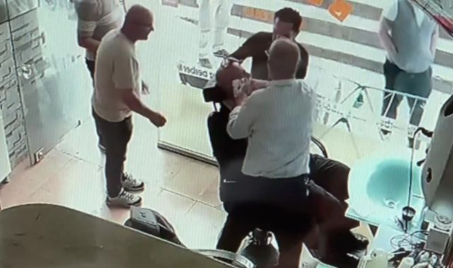 Önce hayatını kurtardı, sonra tıraşını tamamladı