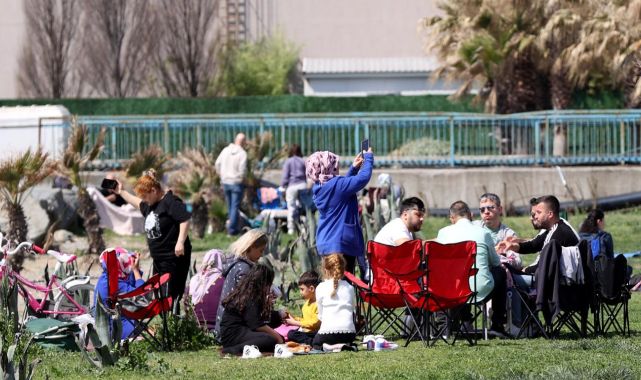 Ramazan Bayramı'nda İstanbullular millet bahçelerinde nefes aldı