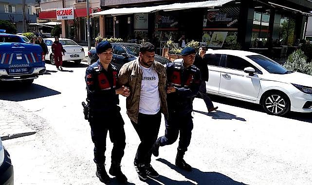 Şaka yapan arkadaşını bıçakla ağır yaraladı