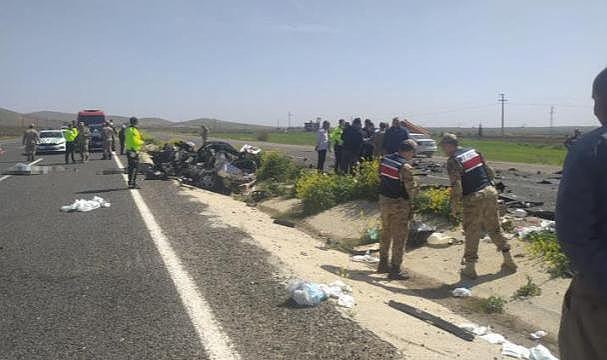 Şanlıurfa'da feci kaza: 1'i polis 4 ölü