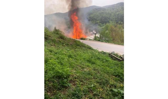 Sinop'ta 2 ev yanarak kül oldu