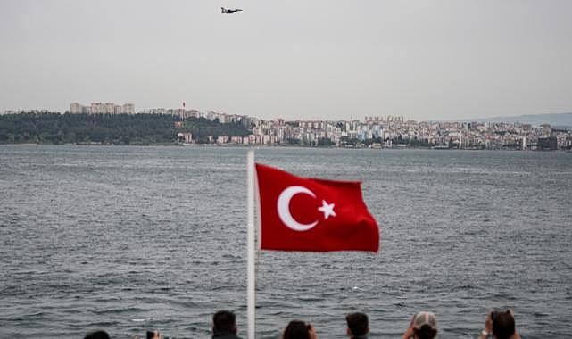 SOLOTÜRK'ten Çanakkale semalarında gösteri uçuşu