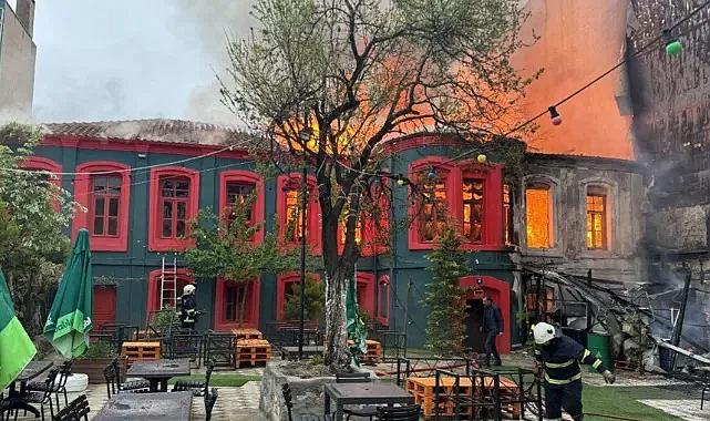Tarihi binada korkutan yangın