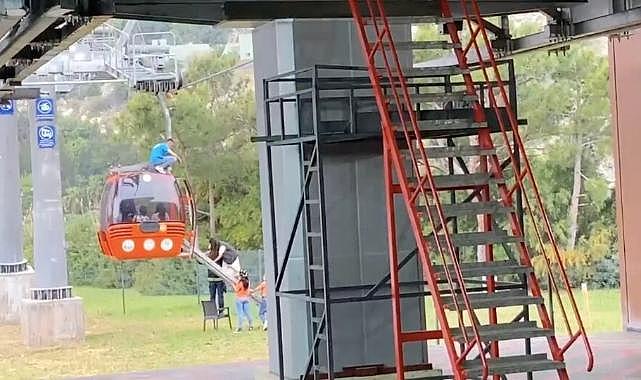 Teleferik kazasında kabinden düşenler kurtarıldı; Kabinlerde çok sayıda kişi mahsur kaldı