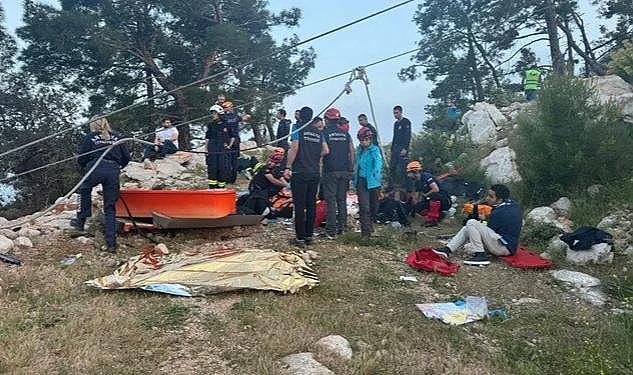 Teleferikte mahsur kalan 49 kişi kurtarıldı; 125 kişiyi tahliye etme çalışmaları devam ediyor