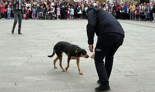 Tören alanında davetsiz misafir