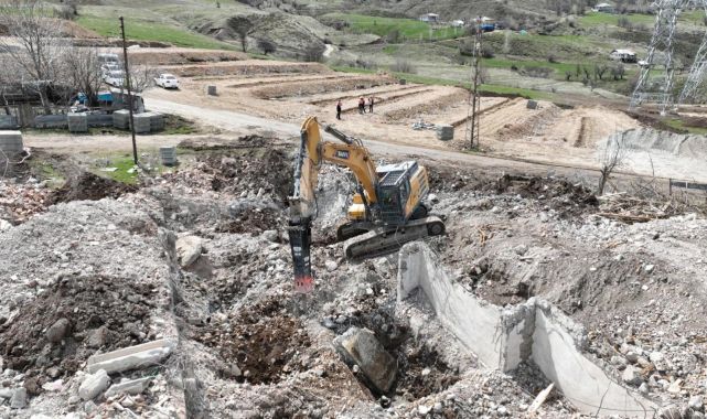 Tunceli'de 3 bin 406 yapı yıkılıyor