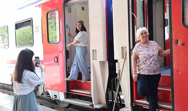 "Turistik Diyarbakır Ekspresi" ile Diyarbakır'a gelenler kente hayran kaldı