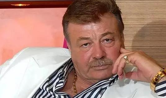 Ünlü oyuncu Nuri Alço hastaneye kaldırıldı