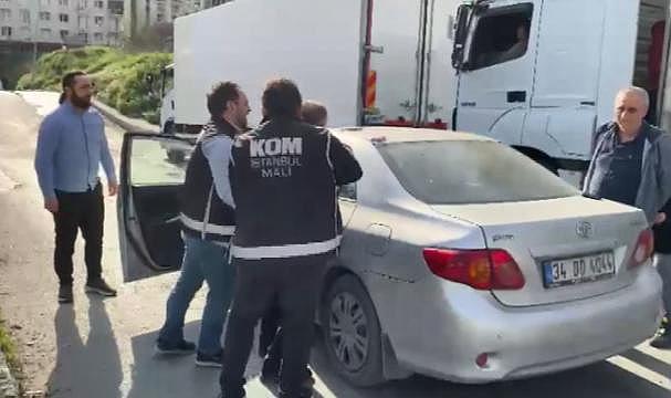 Vergi dairesinde rüşvet alan memurlar suçüstü yakalandı