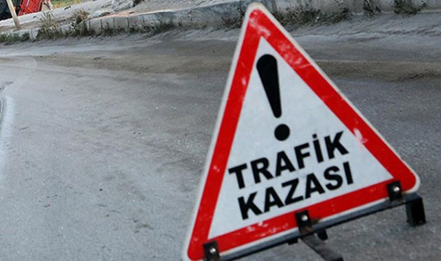 Yolcu otobüsü tıra arkadan çarptı: 10 yaralı