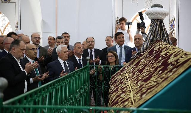 6 asırlık türbenin ‘puşide örtüsü’ yenilendi