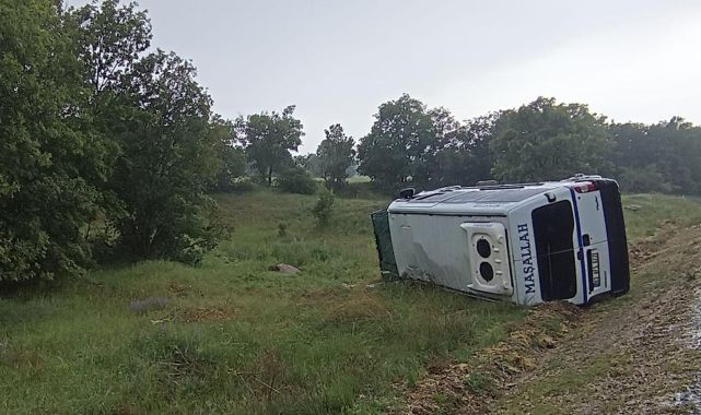 Afyonkarahisar'da minibüs devrildi: 14 işçi yaralı