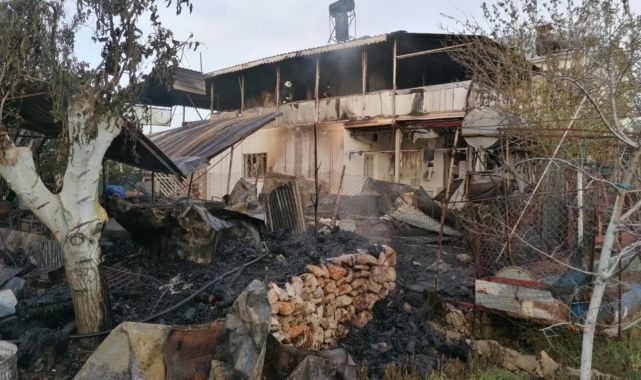 Antalya'da yangın çıkan 3 yayla evi küle döndü