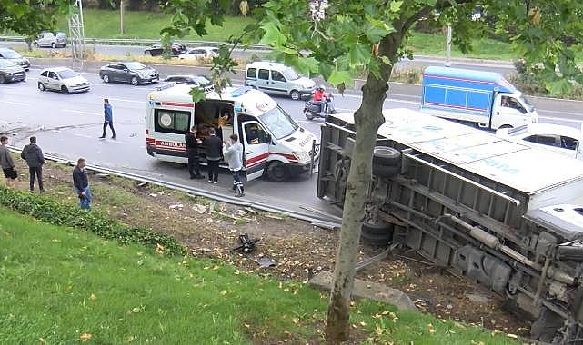 Bağcılar'da kamyonet işçi servisine çarptı: 5 yaralı