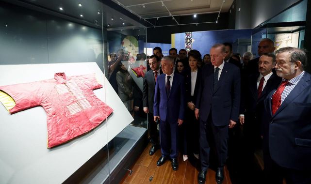 Cumhurbaşkanı Erdoğan, Fatih Sultan Mehmet Sergisi'ni gezdi