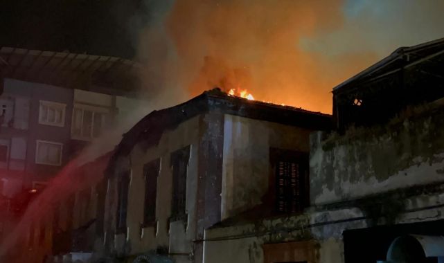 Hatay'da tarihi binadaki yangın kontrol altına alındı