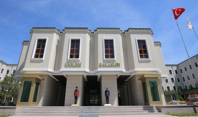 İçişleri Bakanlığı'nda koruma aracı ve polis sayısı azaltıldı