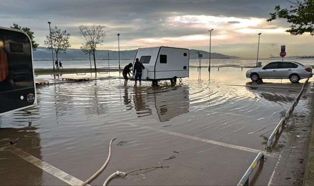 Kocaeli'de sağanak: Karavan otoparkı su altında kaldı