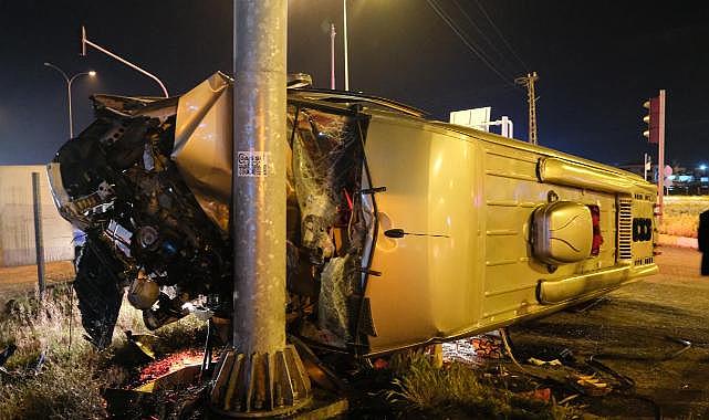 Midibüsle panelvan çarpıştı: 24 yaralı