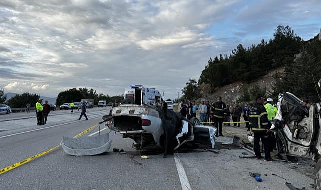 Nişan alışverişi dönüşü kaza: 3 ölü