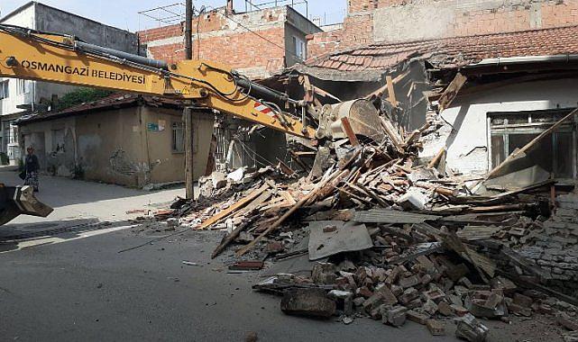 Osmangazi'de metruk binalar bir bir yıkılıyor