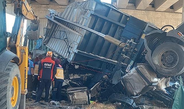 Şanlıurfa'da viyadükten düşen tırdaki 2 kişi öldü