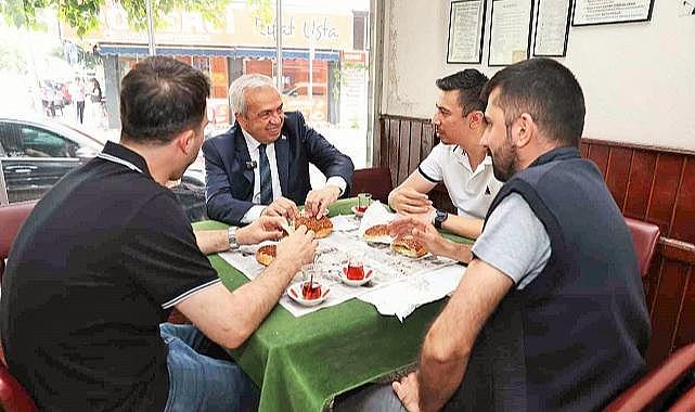 Simitler Başkan’dan çaylar vatandaştan