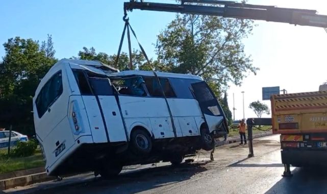 Antalya'da servis midibüsü devrildi: 1 ölü, 7 yaralı