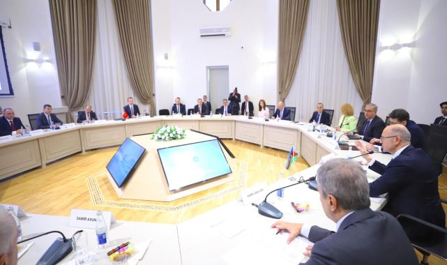 Bakan Bayraktar, Azerbaycanlı mevkidaşı Şahbazov'la görüştü