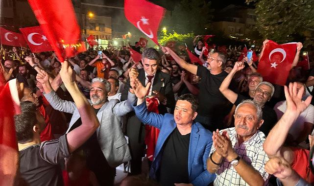 Başkan Aydın, milli heyecanı vatandaşlarla birlikte yaşadı