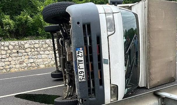 Bursa'da kamyonet devrildi: Yaralılar var