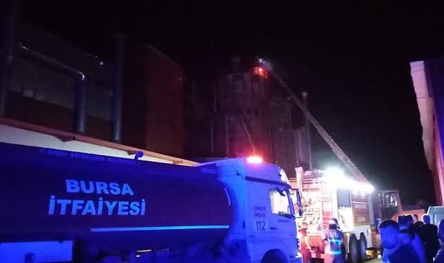 Bursa'da sandalye fabrikasında yangın: 4 işçi dumandan etkilendi