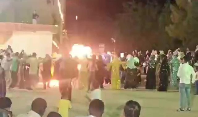Düğünde atılan havai fişek, kalabalığın arasında patladı