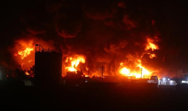 Erbil'de petrol rafinerisinde korkutan yangın! Alevler gökyüzünü kapladı
