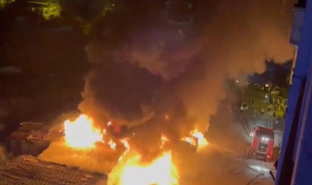 Esenyurt gece yarısı alev alev yandı! 8 araç ve iş yerini kundaklandı