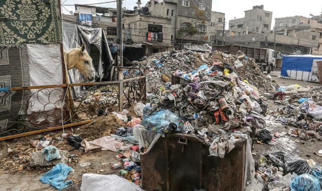 Gazze'deki çöp yığınları Filistinlilerin hayatını tehdit ediyor