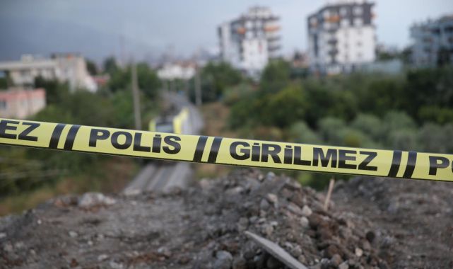 Hatay'da üst geçit çalışmasında toprak altında kalan işçi yaralandı