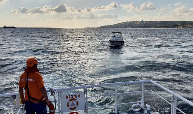 İstanbul'da makine arızası nedeniyle sürüklenen tekne kurtarıldı