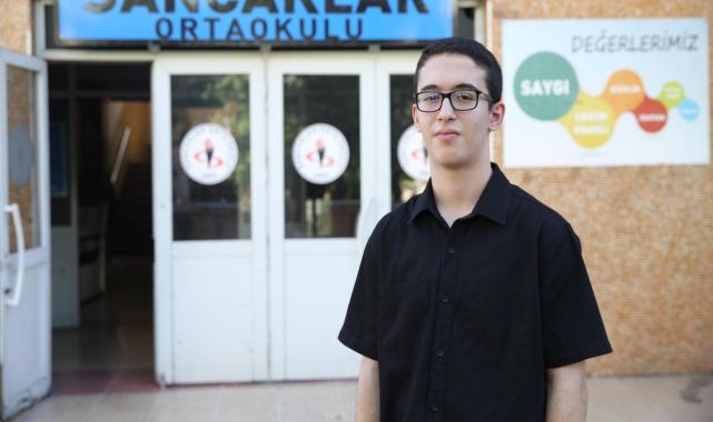 LGS sınavında 500 tam puan alan Muksit'in başarısının sırrı kitap okumak