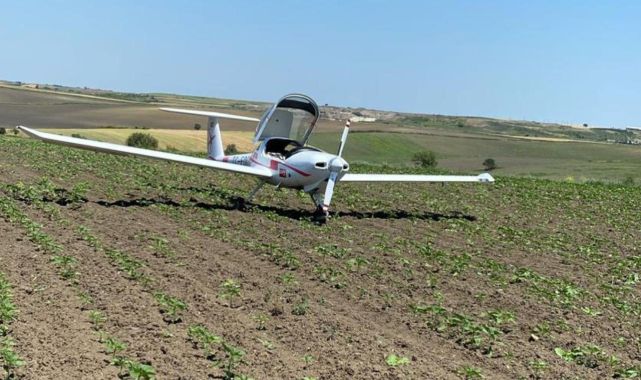 Tekirdağ'da eğitim uçağı tarlaya acil iniş yaptı
