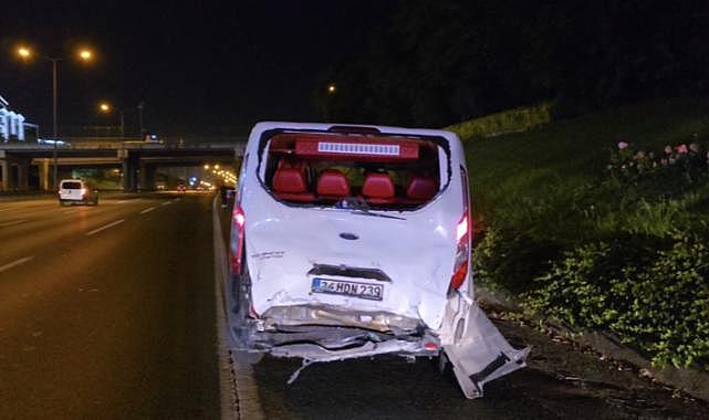 TEM Otoyolu'nda otomobil ile minibüs çarpıştı: 3 yaralı