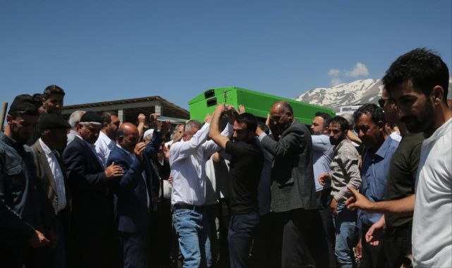 Trafik kazasında ölen AK Parti Aydınlar Belde Başkanı Karamercan'ın cenazesi defnedildi