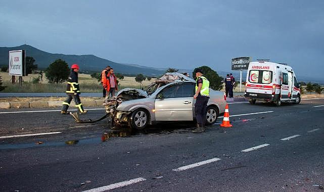 Uşak'ta kamyonla otomobil çarpıştı: 1 ölü